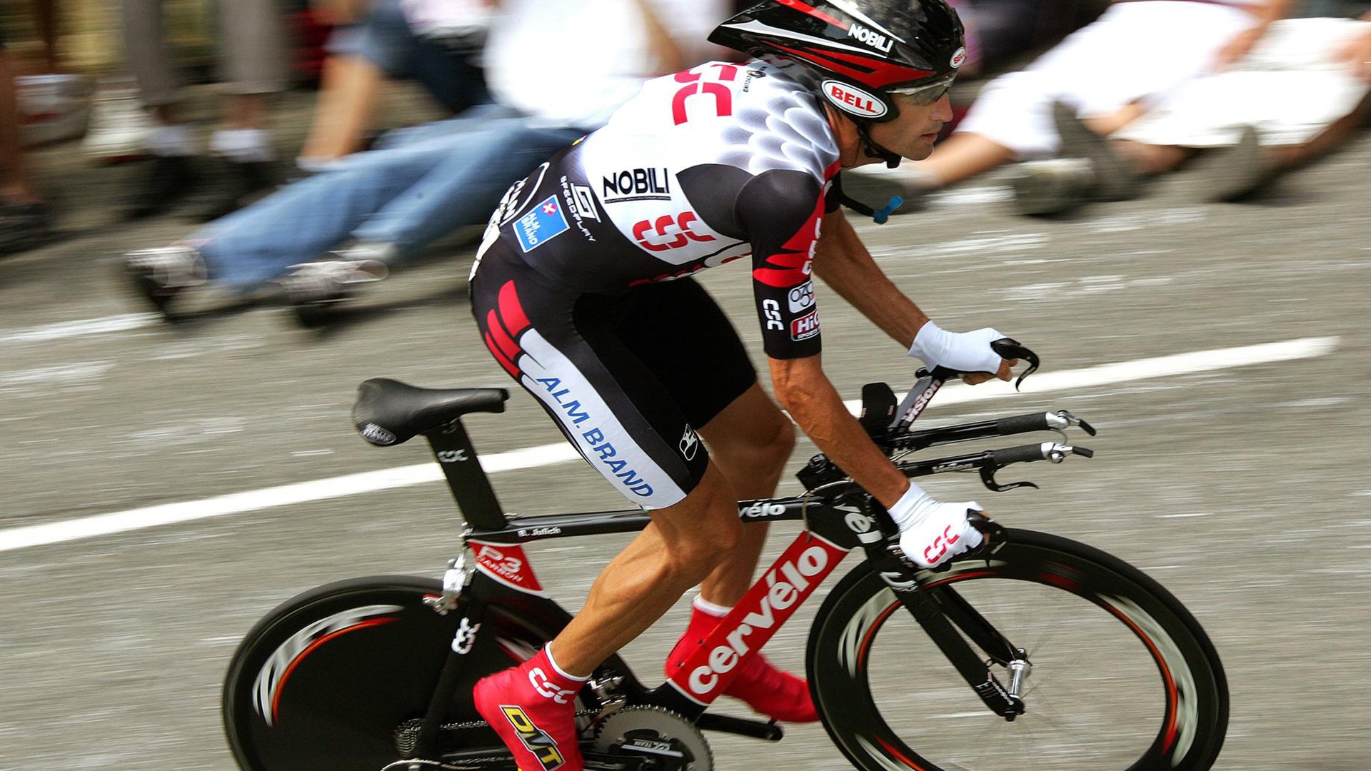 “马科斯·莫奇的防守压力与快速突破，成为阿根廷美洲狮队制胜的武器”