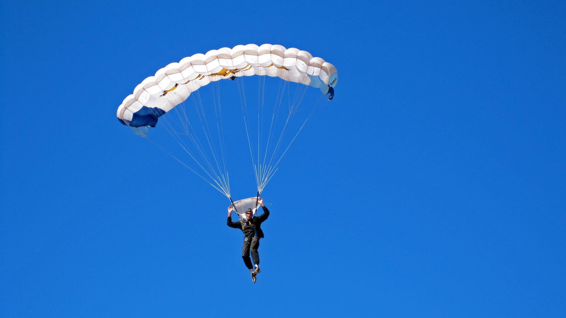 中乙俱乐部设立球员心理热线保障健康成长环境，中乙球队招人